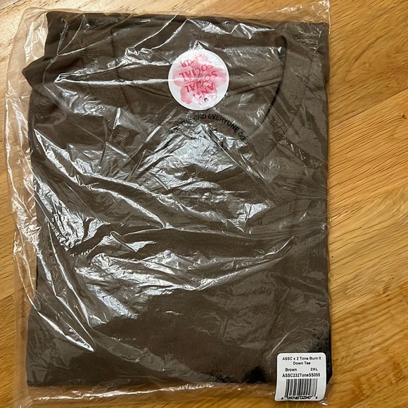 New with tags in Bag ASSC BURN IT DOWN TEE BROWN XXL - Picture 3 of 3